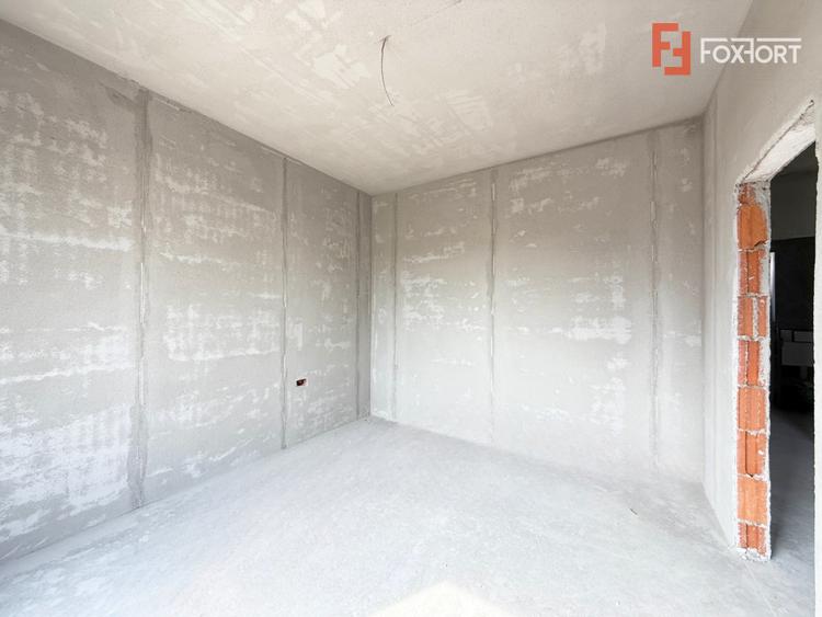 Duplex cu 4 camere de vanzare si teren de 335 mp - zona Sacalaz