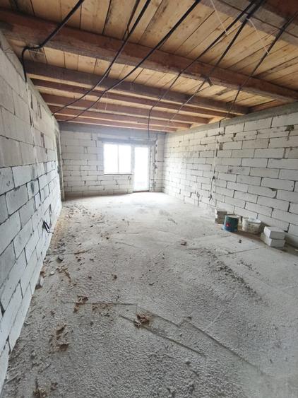 Duplex la rosu, 4400 mp teren, Siret