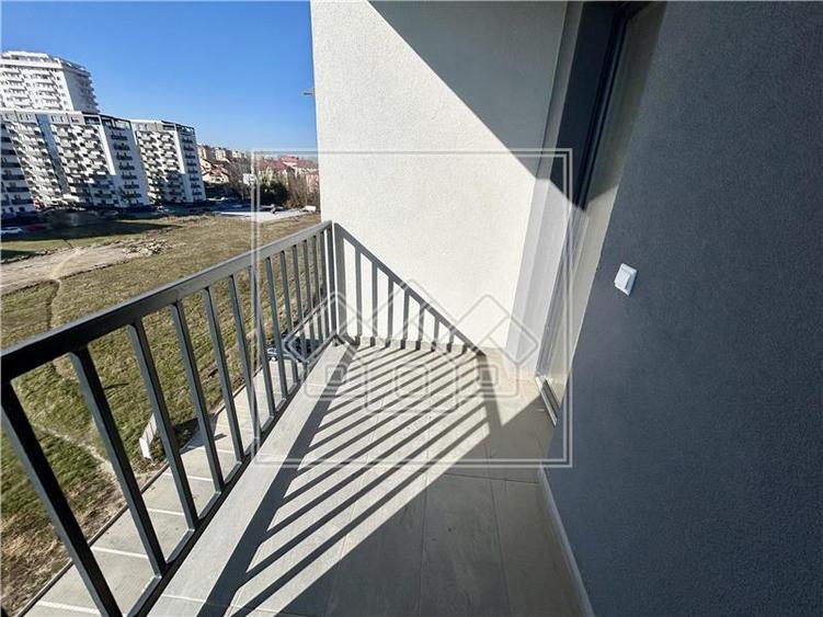 Ap 4 camere, 2 balcoane, et intermediar, lift, Doamna Stanca