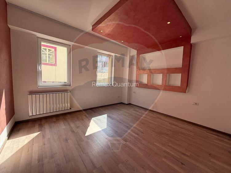 De Vânzare Apartament cu 2 camere,53 mp,  etaj 1,  Bloc Nou- Rogerius - 10