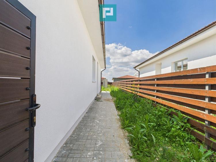1/2 Duplex cu 4 camere și 2 băi în Moșnița Nouă