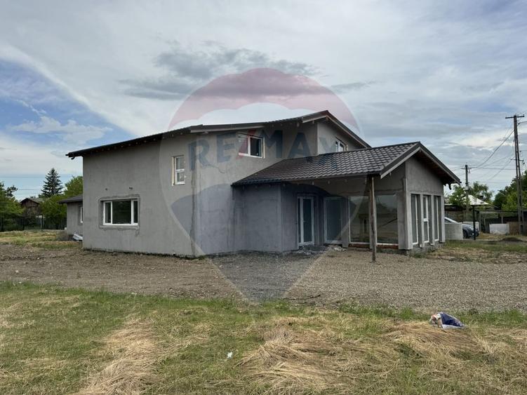 Casă / Vilă cu 6 camere de vânzare