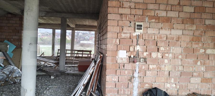 Construcție la roșu, 500 mp, cu acces la parcelă de 25 ari – ideal investitie