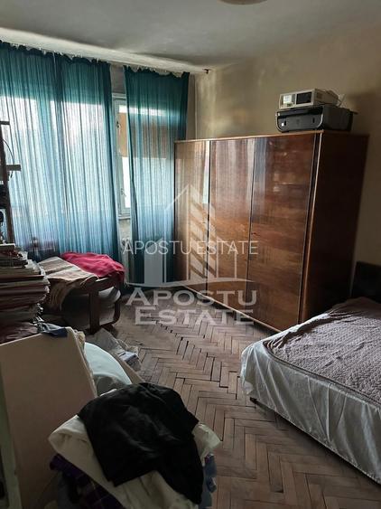 Apartament in Complexul Studentesc si teren la Mosnita de vanzare