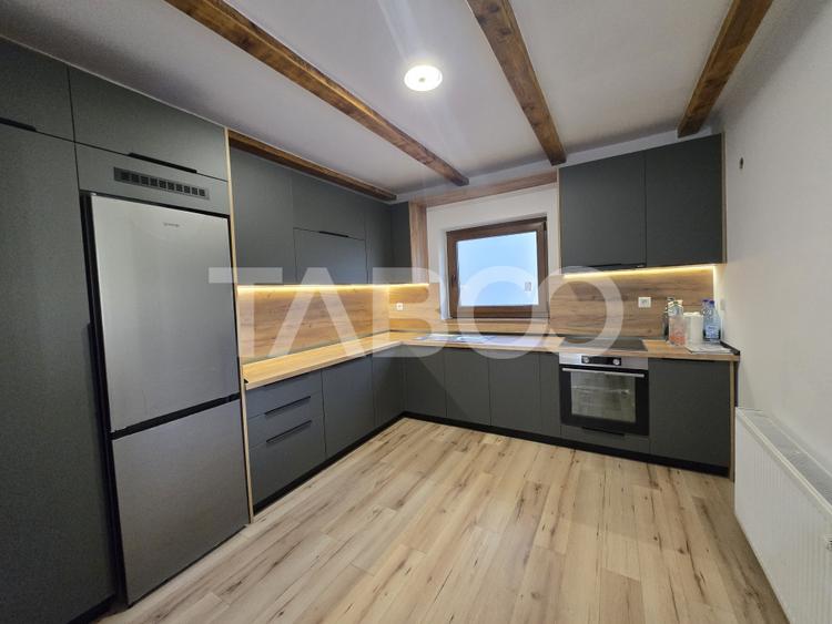 Casa de vacanta noua de vanzare 278 mp curte 855mp Valea Avrigului