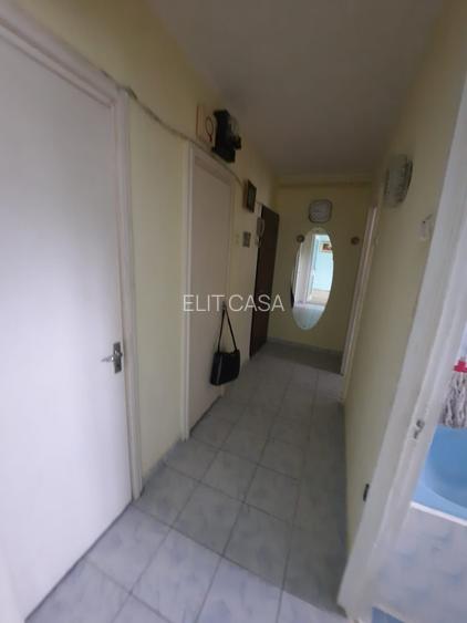 Apartament cu 2 camere, etajul 2/4, zona Podu Ros - 7