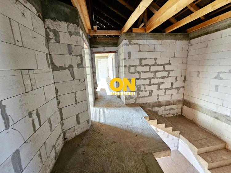 Casa la rosu, 4 camere, 301 mp teren, P+1, zona Alba-Micesti