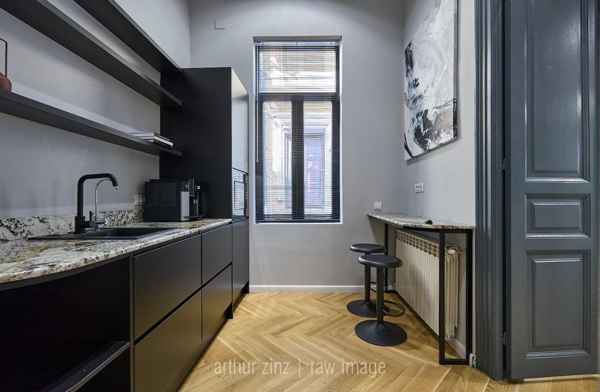 Vila interbelica renovata complet - design minimalist - industrial