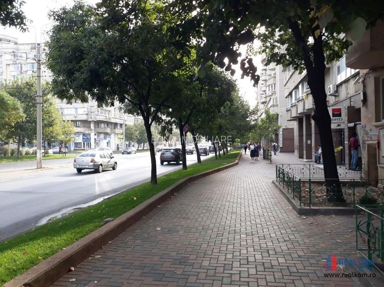 VANZARE SPATIU COMERCIAL BD. CORNELIU COPOSU