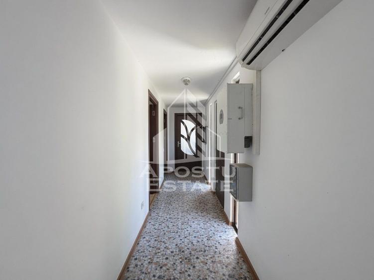 Casa + constructie moderna,de vanzare,2 locuinte,teren 2298 mp Giulvaz