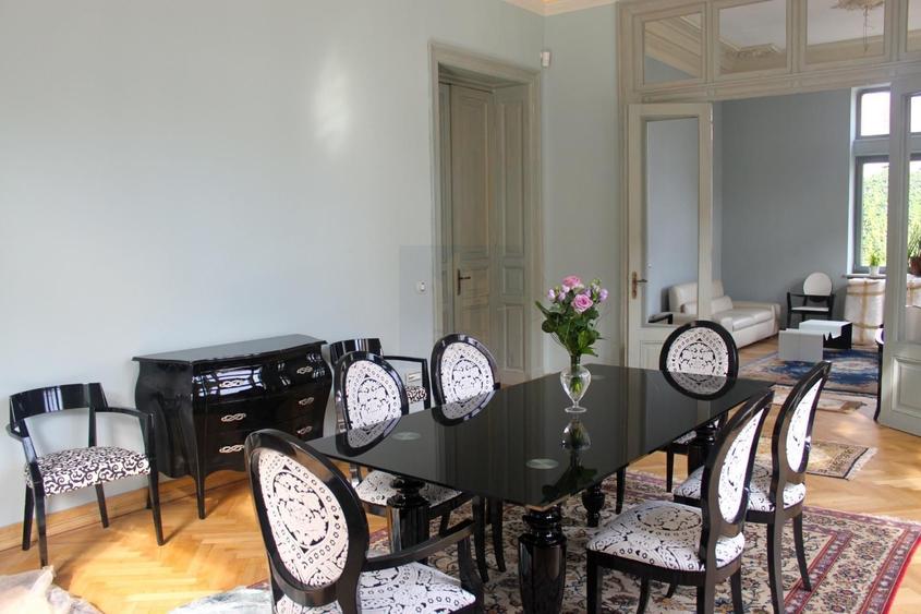 Vila istorica de vanzare in zona *Unirii* | 21 camere | curte, garaj