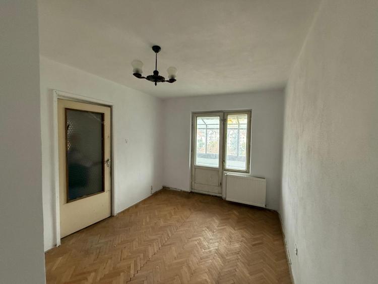 Apartament 4 camere decomandate zona Garii