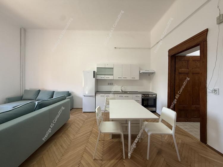 Apartament Patrimonial 150 mp | Balcon cu vedere directa spre Piata Victoriei