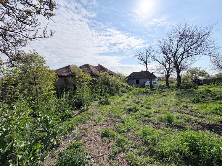 Teren intravilan , cu constructie in Cobadin, 2591 mp.
