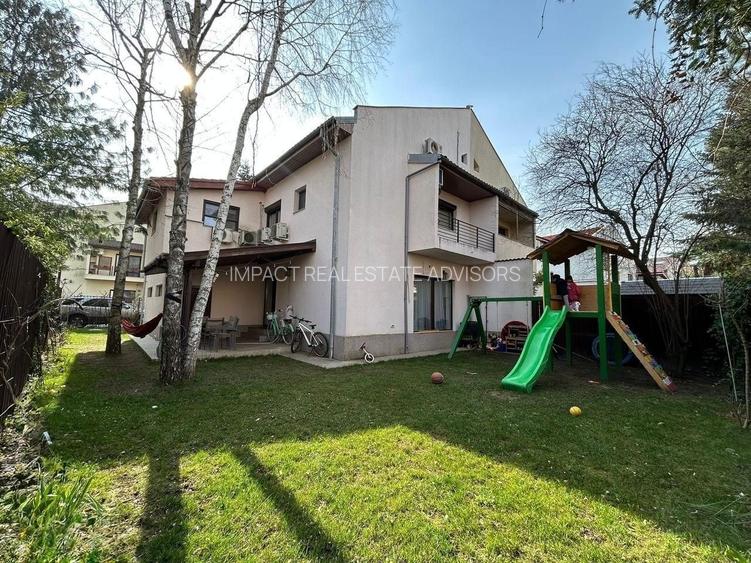 Casa cu 5 camere si garaj - la 100 ml distanta de lacul Grivita