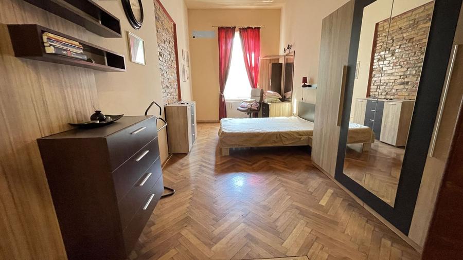 Apartament  spatios de vanzare intr-o cladire istorica