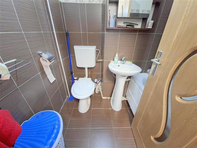 Apartament 3 camere, renovat, mobilat si utilat, zona Cora