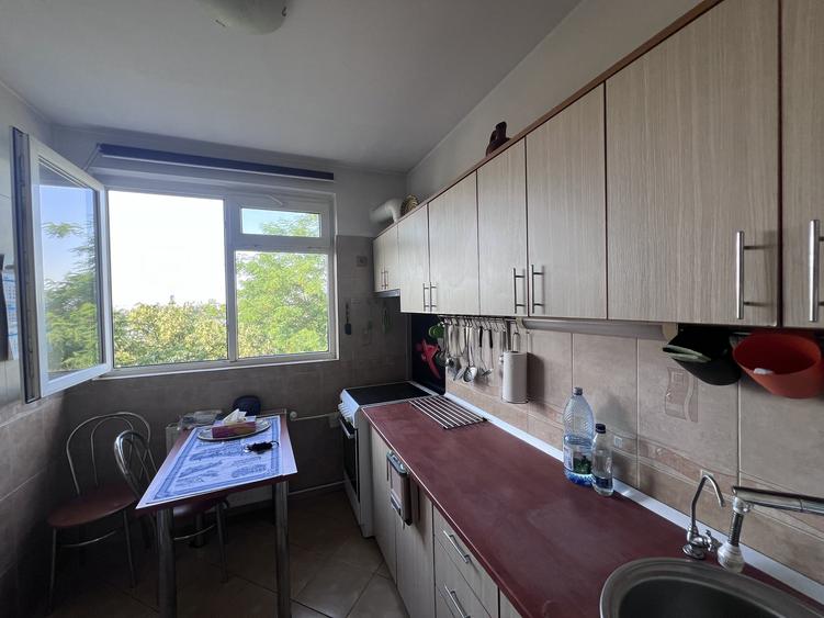 Apartament 3 camere Cotroceni. Adiacent parc. 5 minute metrou.