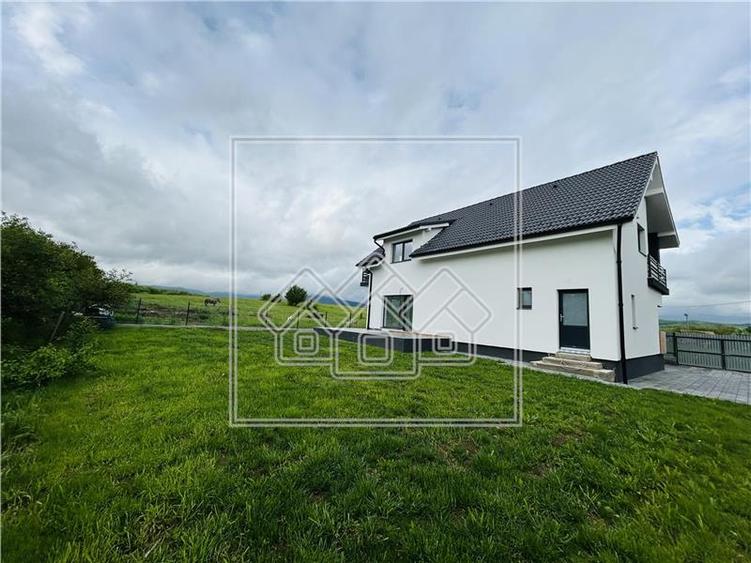 Casa individuala, 487 mp teren, finisata la alb, 147mp utili, Cristian