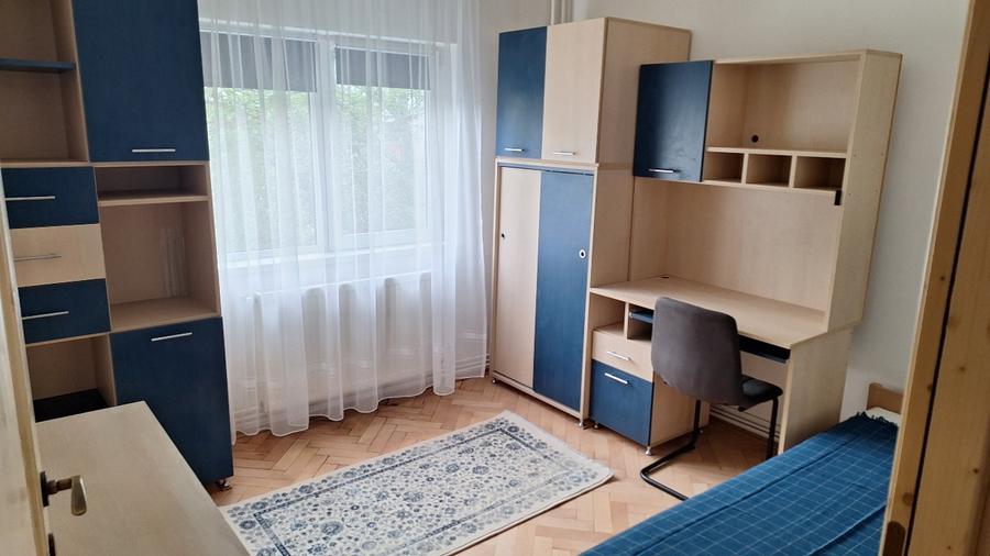 Proprietar - apartament 4 camere decomandat, etaj 3, C. ARADULUI (Iulius Mall)