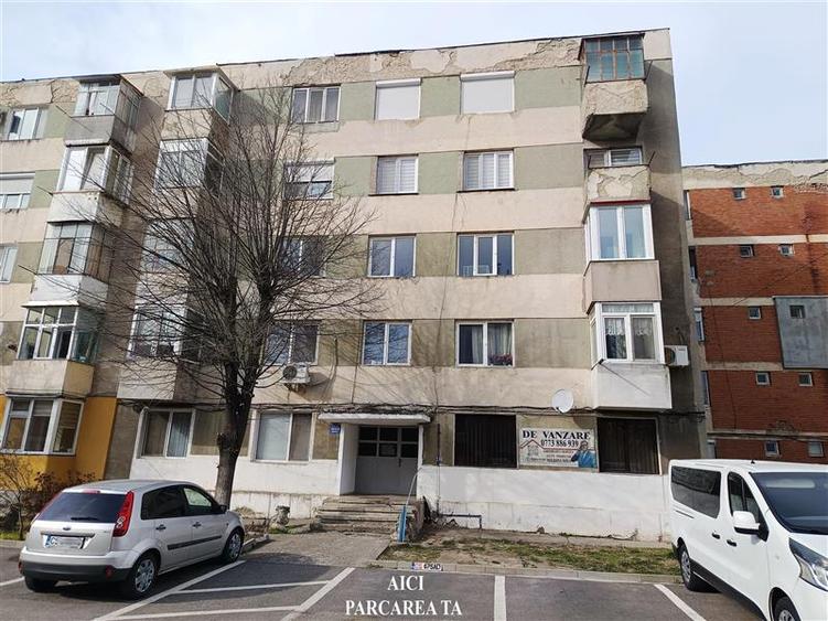 Apartament 3 camere decomandat, Bl. 23, Parter, Moldova Noua