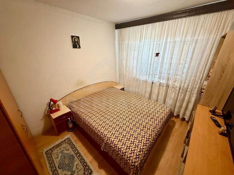 4 camere decomandate - Craiovita Noua - etaj 2 cu 2 bai - bloc 1982 -
