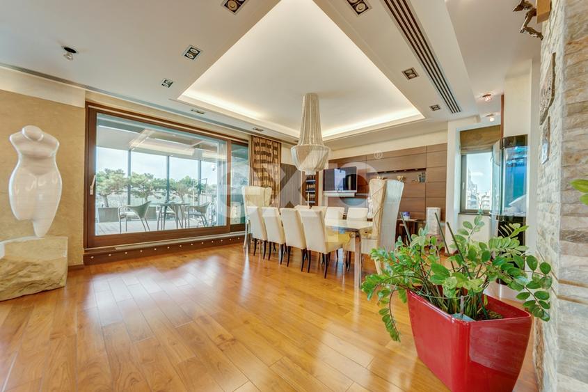 Penthouse 5 camere de vanzare -Nordului stradal + 800 mp teren in jurul blocului