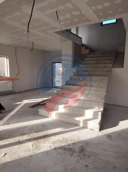 Vilă semifinisată de vânzare str. Remetea 217 mp si 670 mp teren