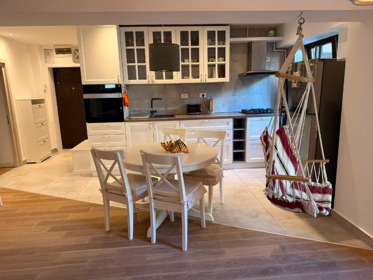 Apartament 3 camere zona Metrou Timpuri Noi
