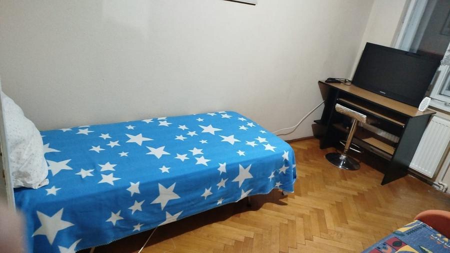 Apartament cu 3 camere, etaj intermediar - Piata Centrala