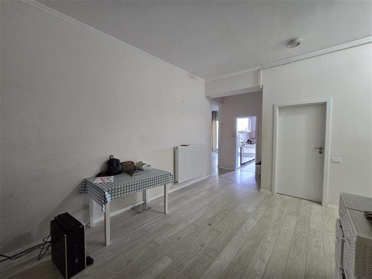 3 CAMERE + CURTE SI LOC PARCARE SECTOR 1 CHITILEI MALL COLOSSEUM