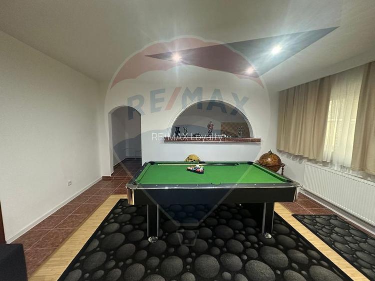 Casă spațioasă 6 camere, 2 băi, garaj spatios și terasă