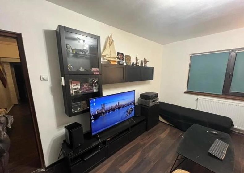 Apartament cu  2 camere de vânzare, zona CET