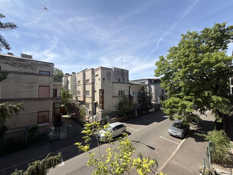 Apartament rar in vilă interbelică | pivniță și mansardă | acces separat
