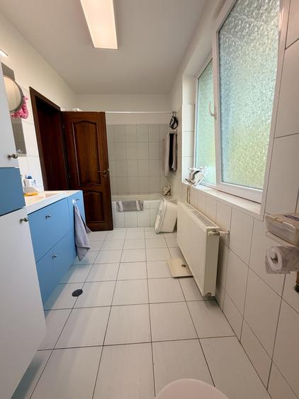 Apartament 4 camere in zona centrala din Giarmata Vii