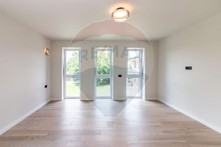 Casă / Vilă exclusivista cu 9 camere de vânzare în Otopeni