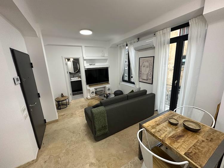 In the center, on a quiet pedestrian street, fully equipped, 2 amazing rooms
