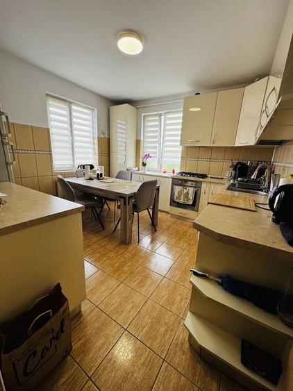 Apartament de vânzare cu 3 camere