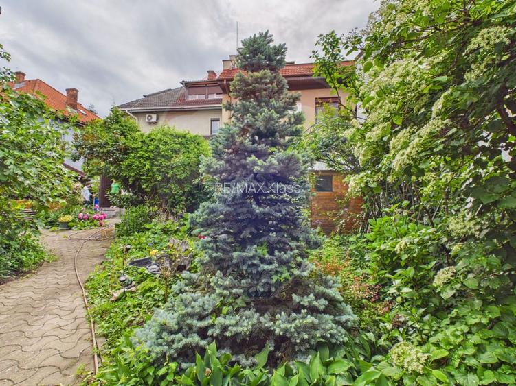Vila generoasa cu 5 camere si curte, de vanzare in zona 13 Septembrie - 32