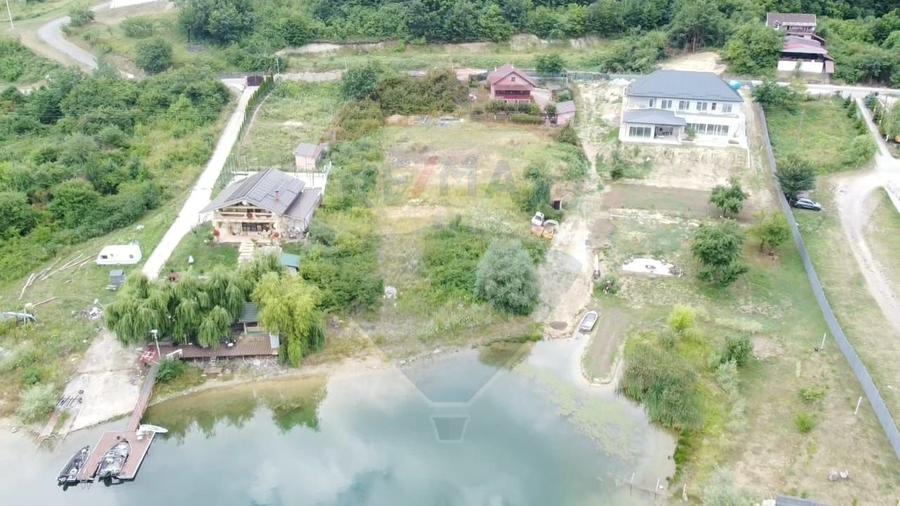 Teren de vânzare cu front la lacul Cincis, Utilități disponibile