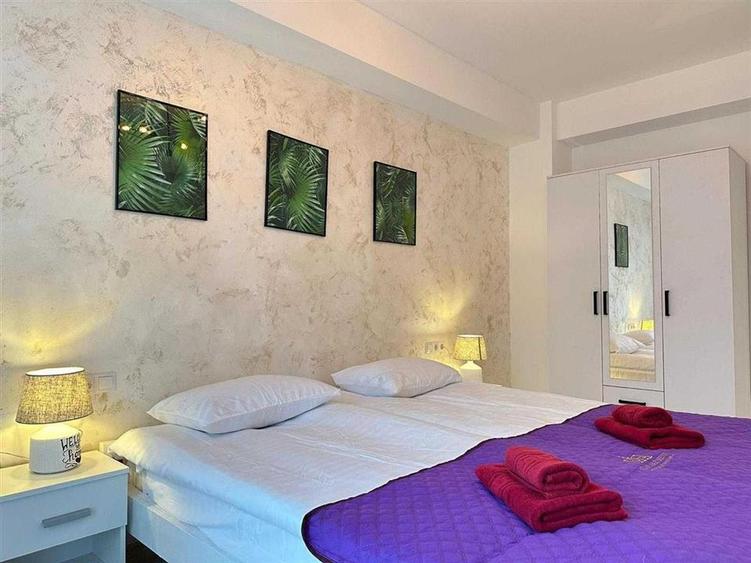 Apartament modern 3 camere 2 bai parcare si terasa zona Centrala