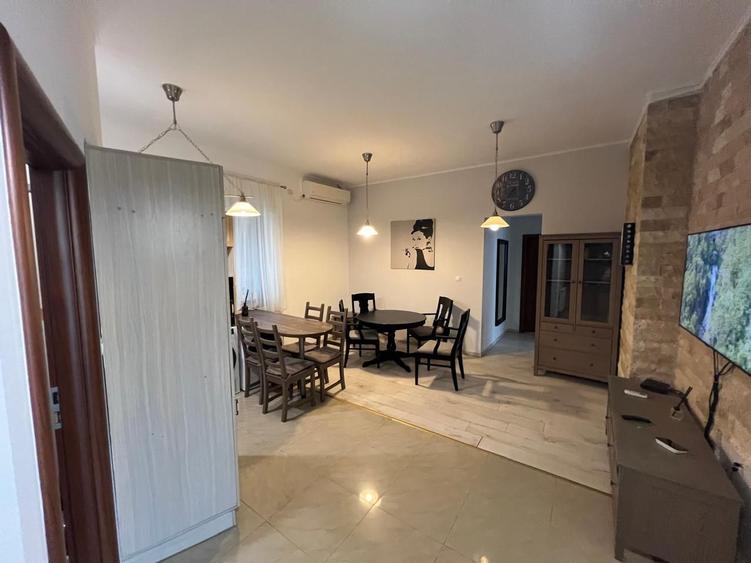 Apartament 3 camere, garaj si boxa - zona Centrala-Prefectura