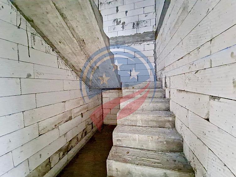 Vilă cu 5 camere de vânzare în zona Damila