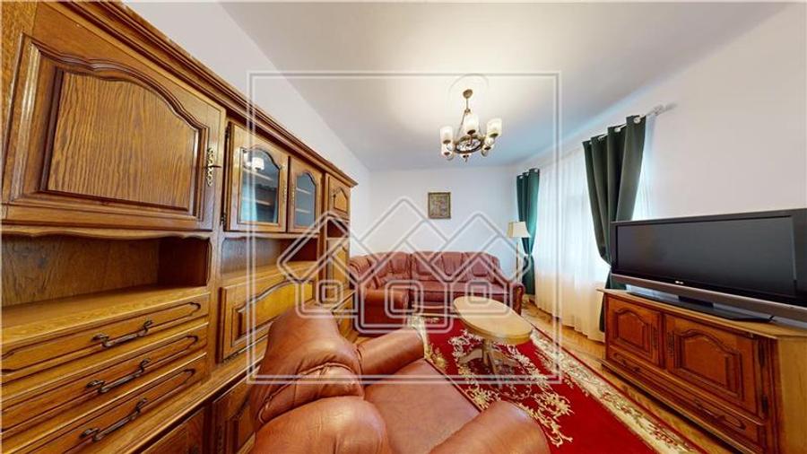 Ap. cu 2 camere si 20 mp de gradina, mobilat, Zona Centrala