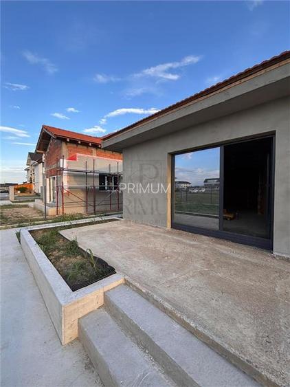 Moșnița Nouă, Duplex pe parter, La asfalt , 92 mp utili, Teren 33 - 4