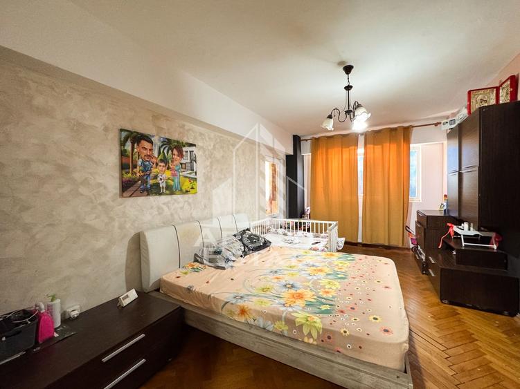 Apartament 4 camere, decomandat, 95mp, etaj 1, zona Turist, Sagului