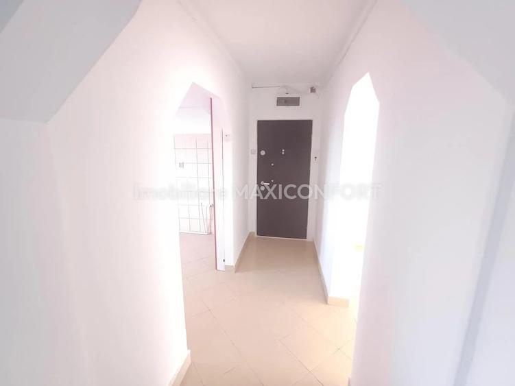 Vanzare 3 camere - Imobiliare MAXICONFORT