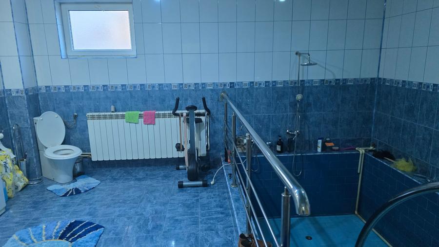 Vand casa de locuit sau pentru pensiune in Deva, zona 22 Decembrie, S+P+1+M,