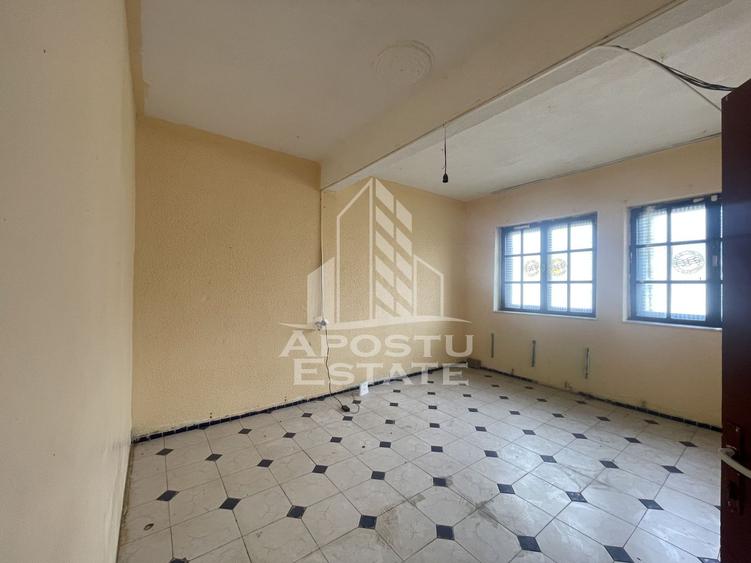 Spatiu comercial 1050 mp si 812 mp teren, in zona Sagului.