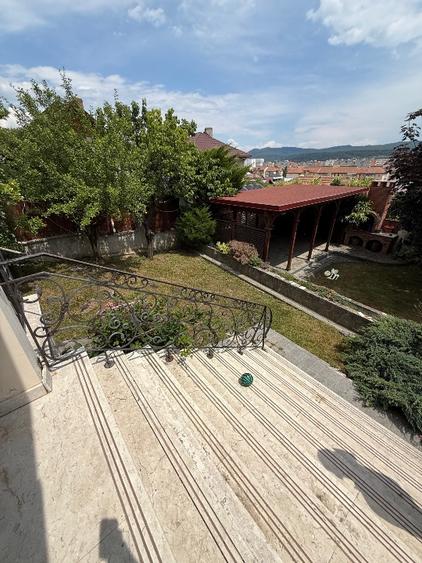 Casă individuală de închiriat | 250 mp utili | Teren 900 mp | Zona Sud – Râmnicu